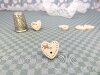 Bouton petit coeur beige clair